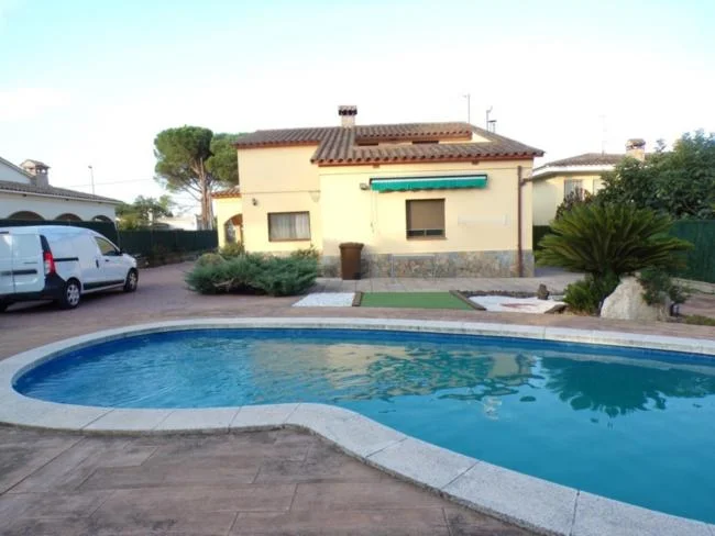 Casa independiente con piscina cerca de Girona
