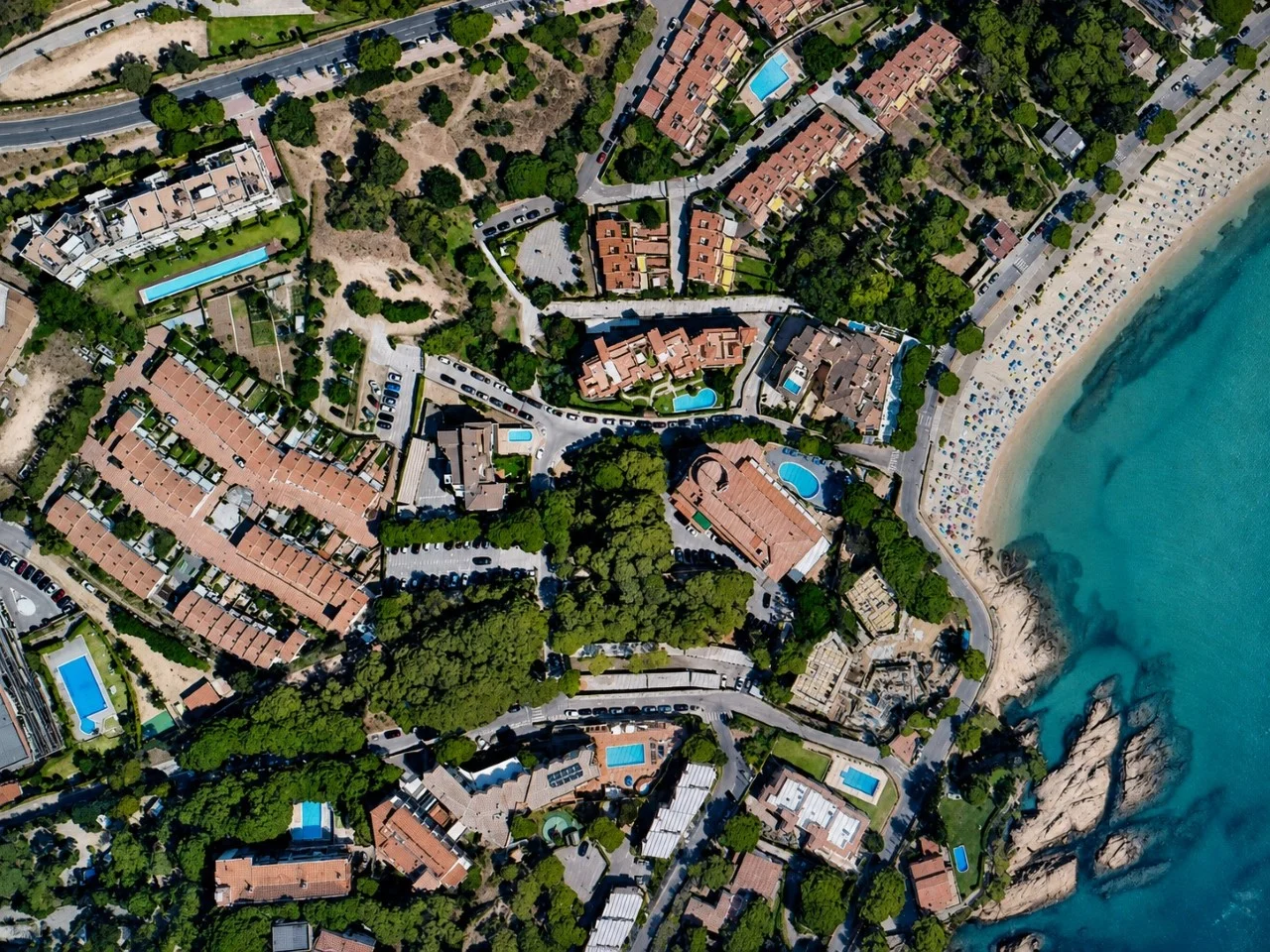 Casa costera de pueblo cerca de la playa