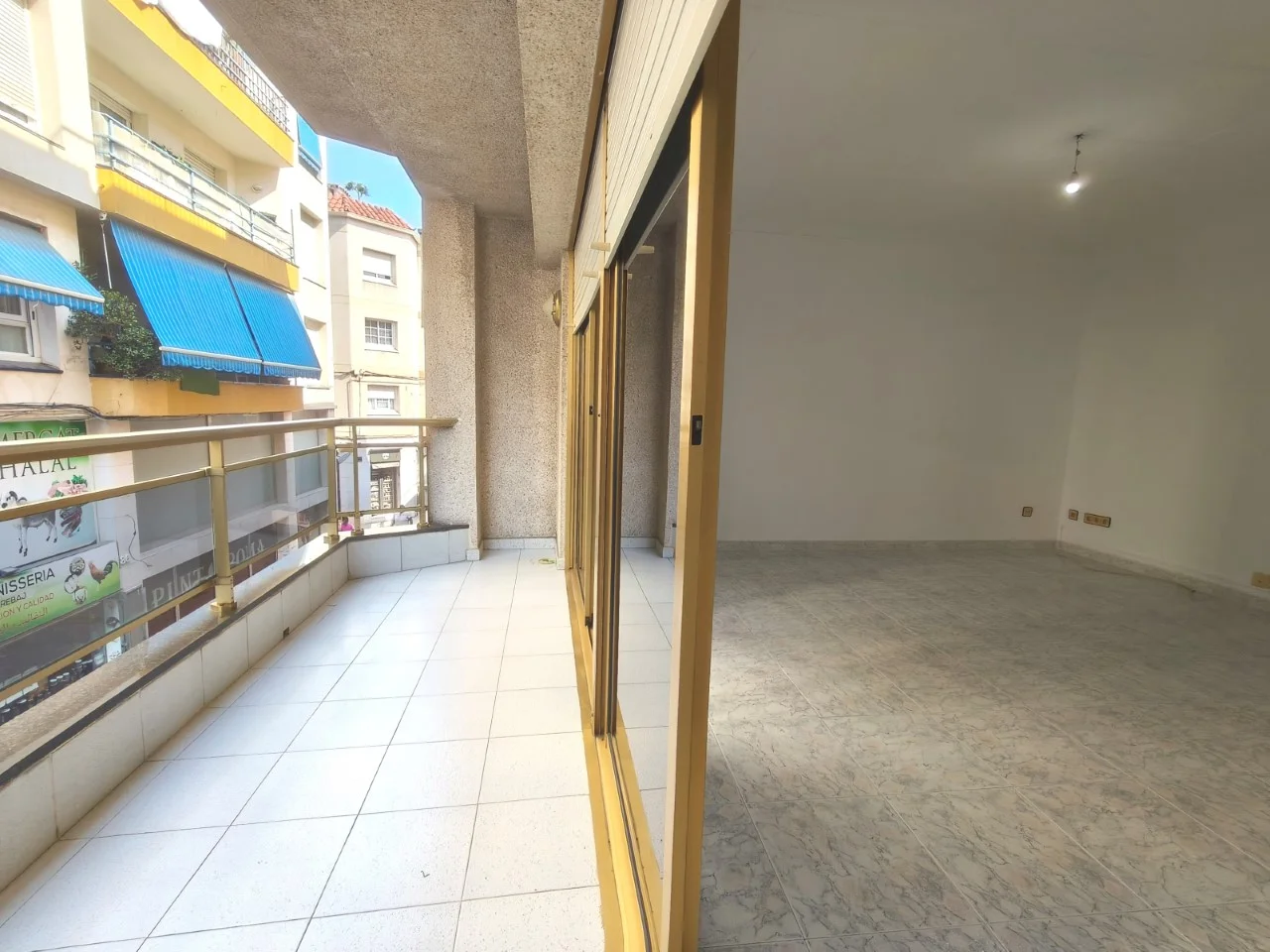 Piso céntrico en Calella con tres habitaciones