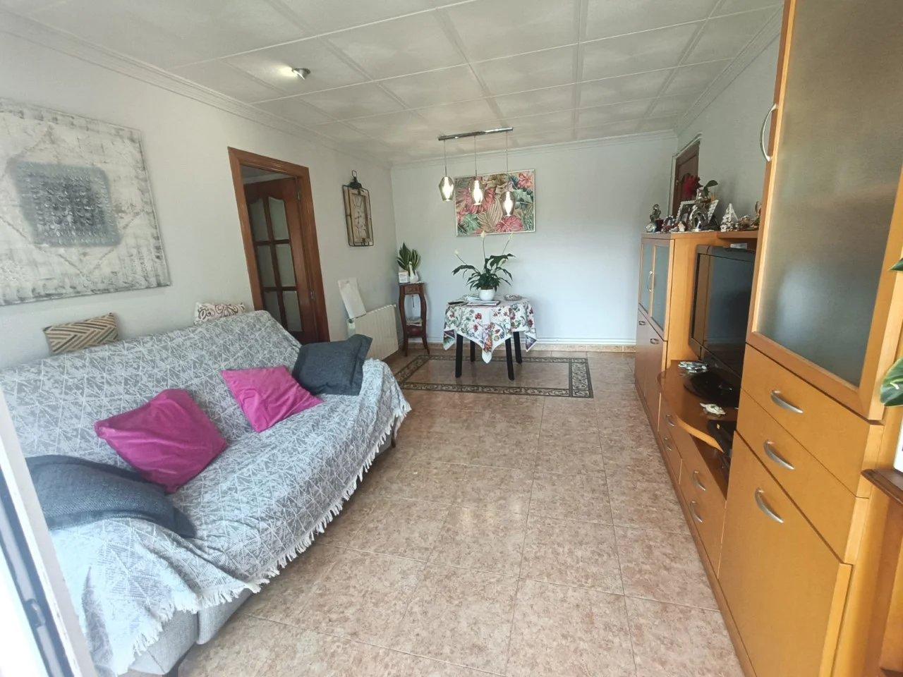 Bright sixth-floor flat near beach