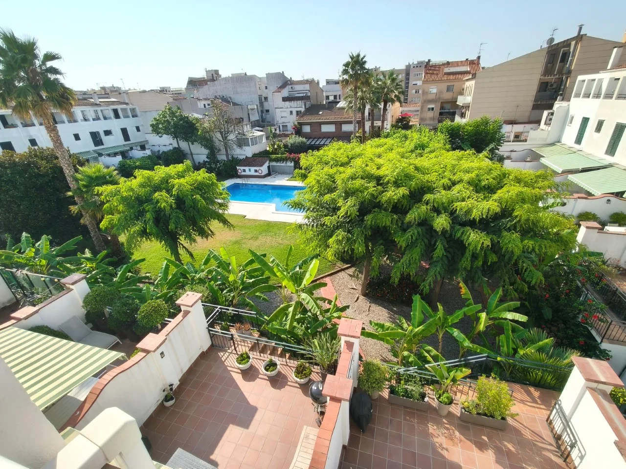 Casa adosada reformada de cuatro habitaciones en Calella