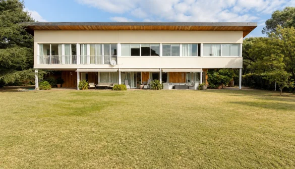 Private sea-view chalet on 4,000 m²