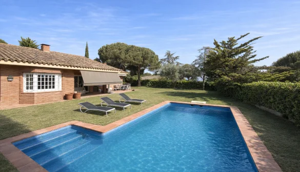 Villa orientada al sur con piscina privada