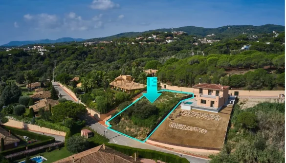 Parcela de 869 m² en urbanización de golf