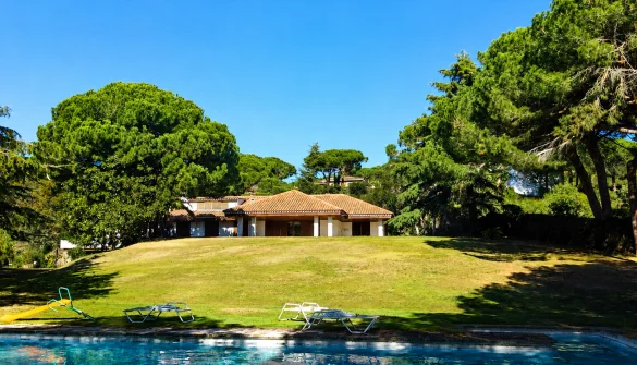 Gran villa en Rocaferrera para reformar, 11 dormitorios