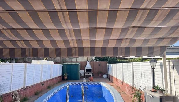 Casa adosada céntrica con piscina privada