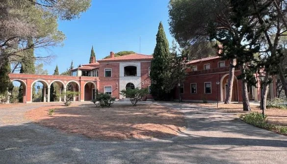 Palacete con terreno de 30.000 m²