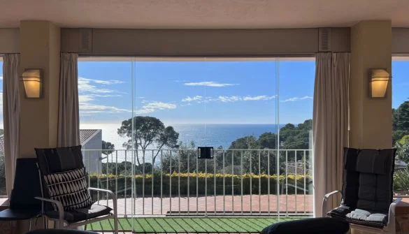 Villa reformada con vistas al mar y 5 dormitorios
