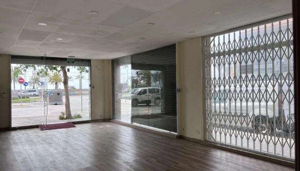 Reformed Mataró commercial unit, 61 m²