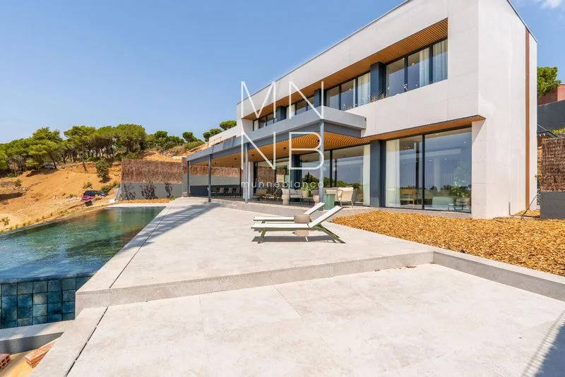 Casa de obra nueva con vistas al mar
