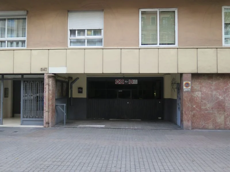 Plaza para coche pequeño en Barcelona