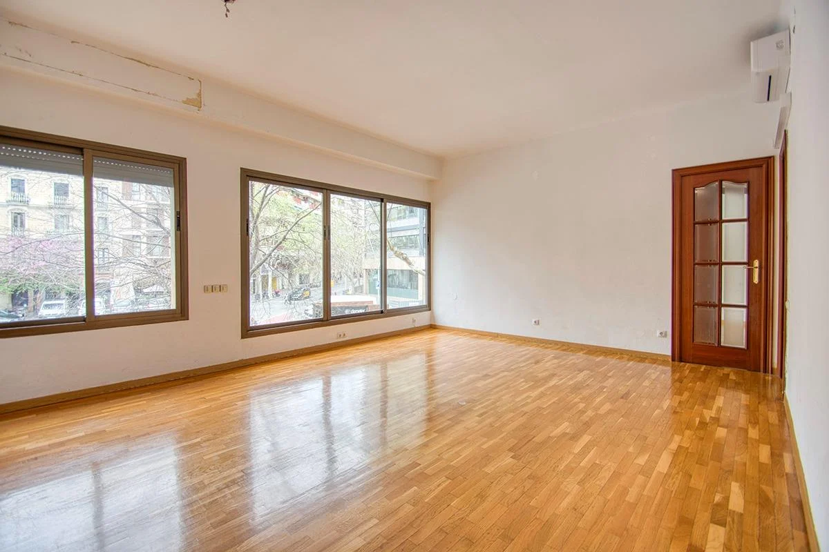Piso luminoso en Eixample, 91 m², tres dormitorios