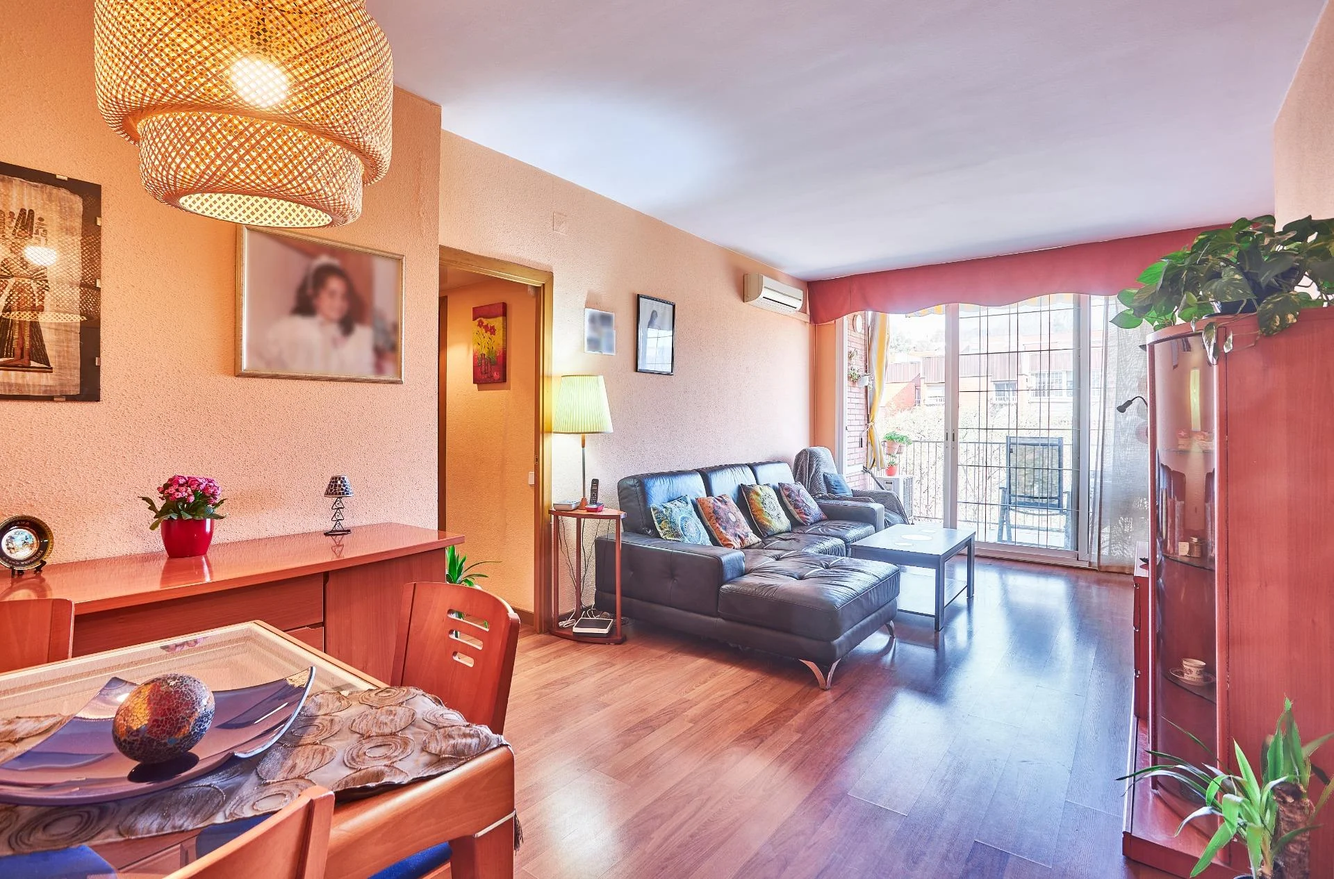 Piso reformado en Barcelona, cuatro habitaciones