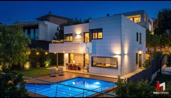 Chalet con vistas al mar y piscina privada