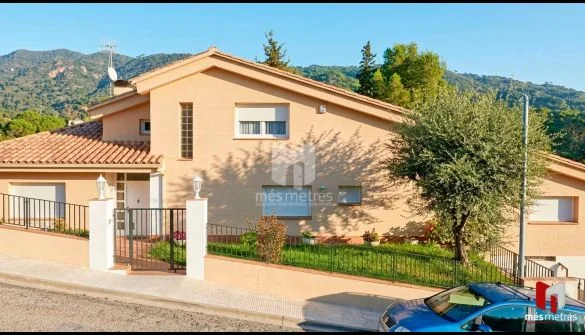 Amplia villa en Teià con siete dormitorios