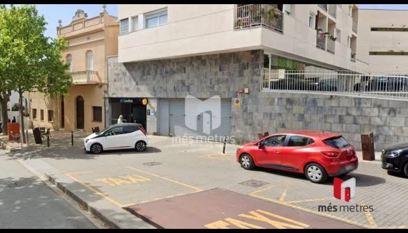Amplia plaza de garaje céntrica en Teià