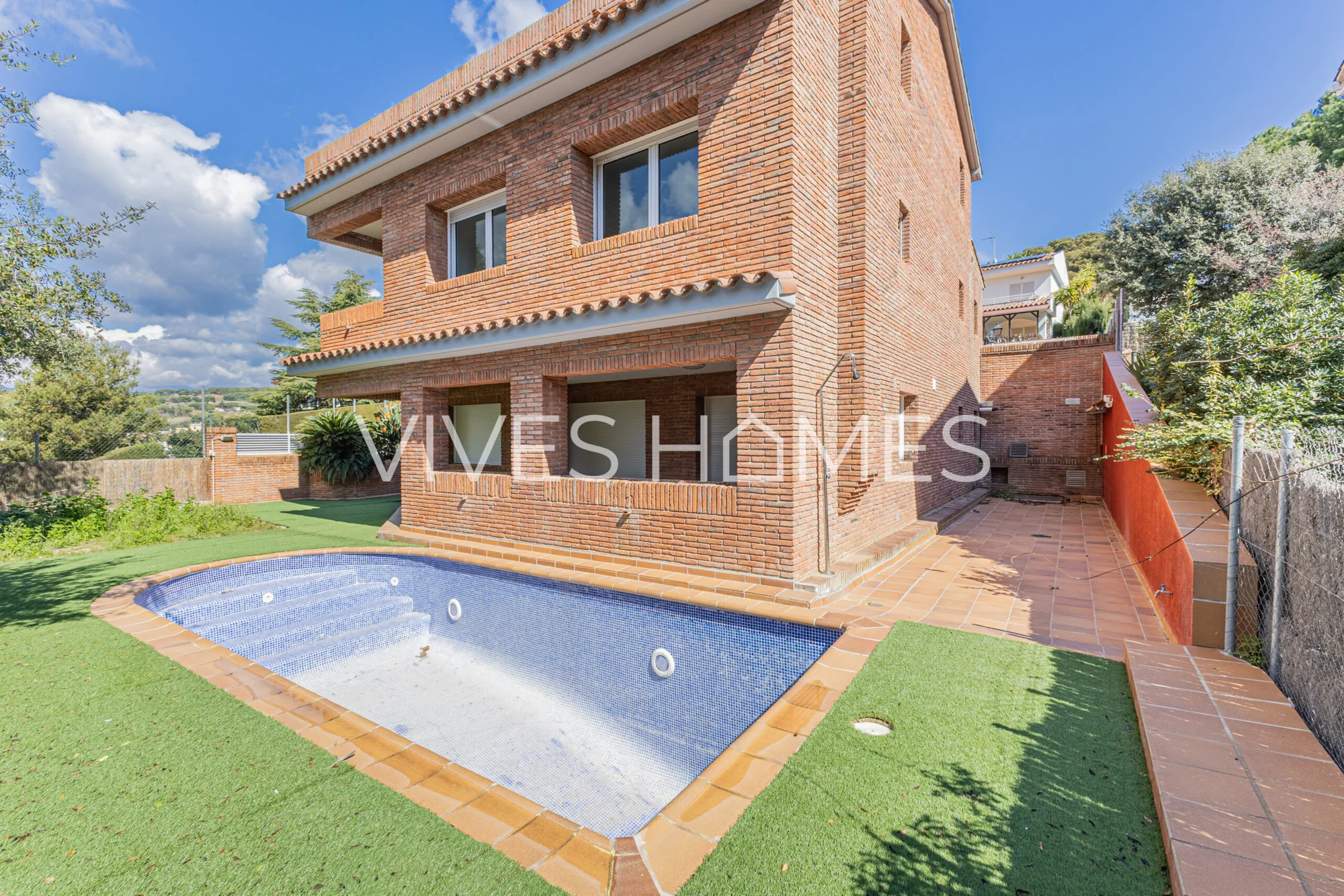 Chalet reformado en Arenys, 565 m² y piscina