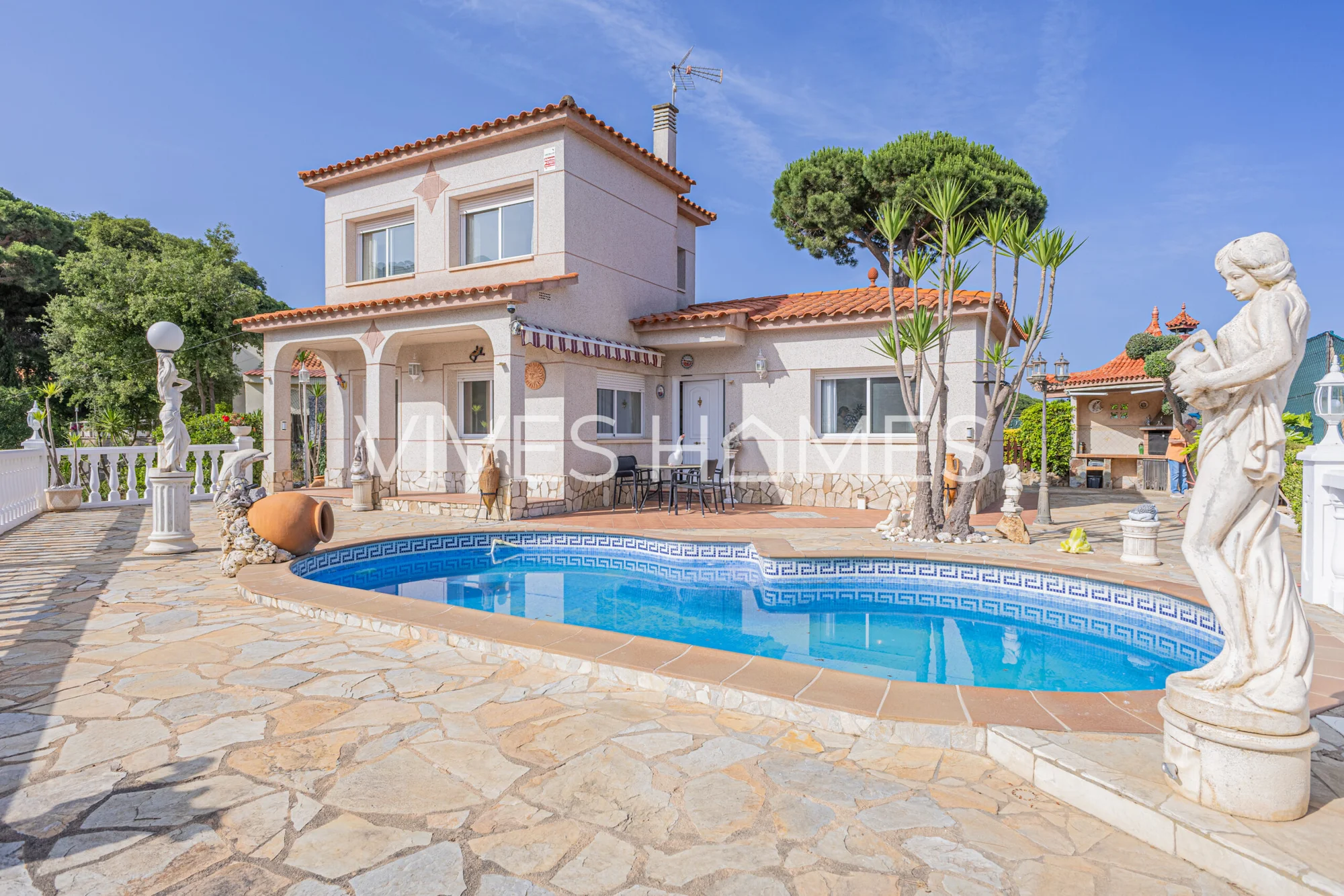 Chalet with pool near Barcelona