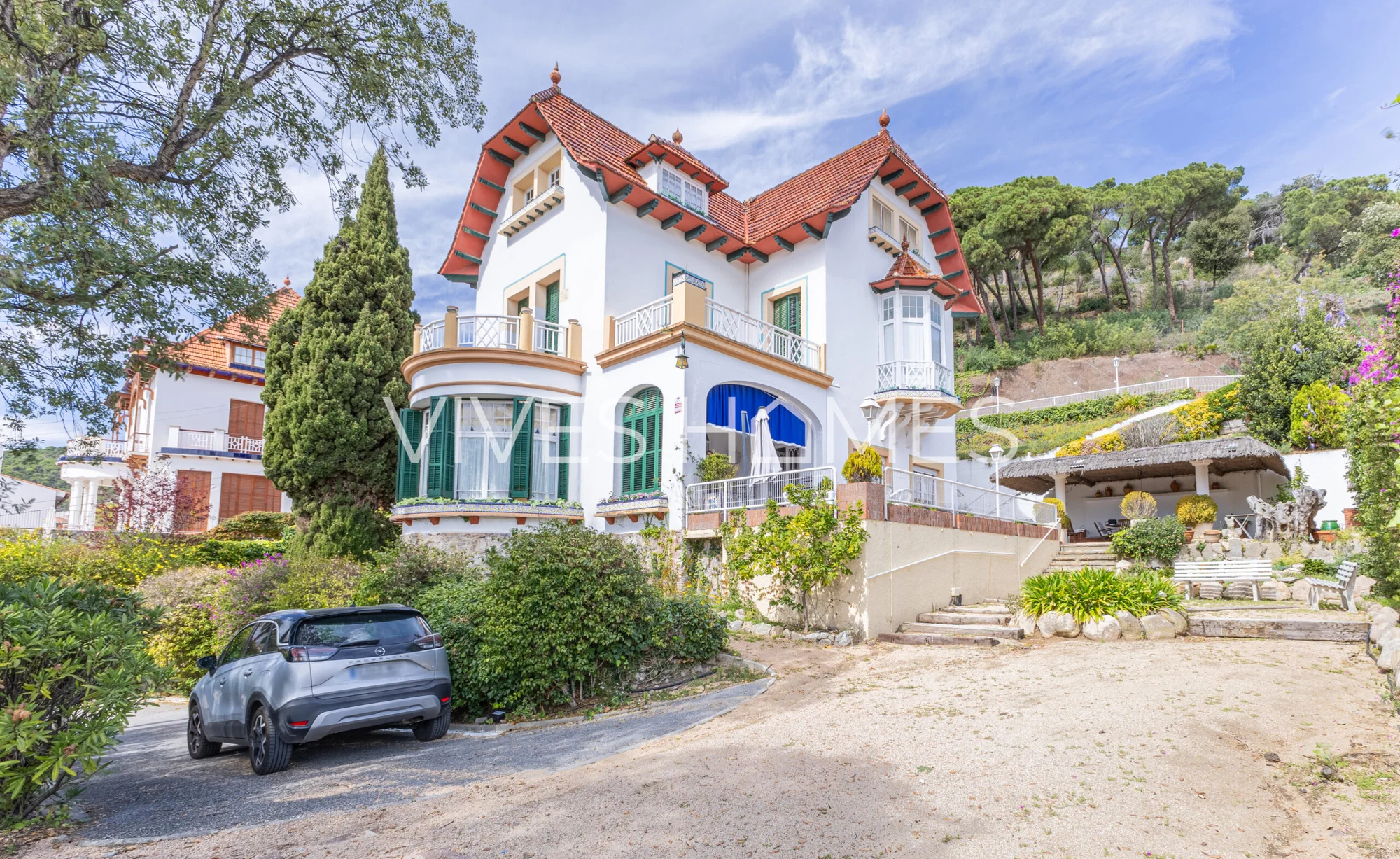 Casa modernista con piscina privada