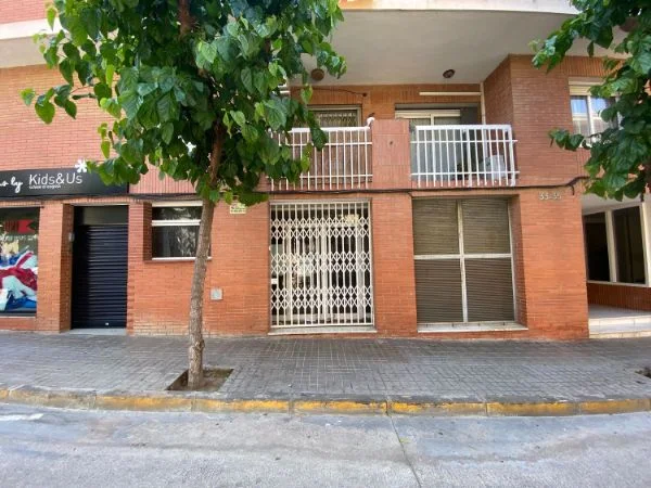 Large adaptable commercial unit in El Masnou