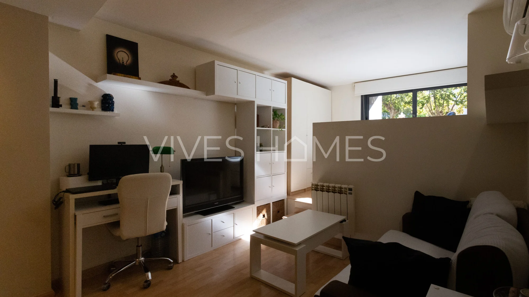 Beachside ground-floor loft, 1 bedroom