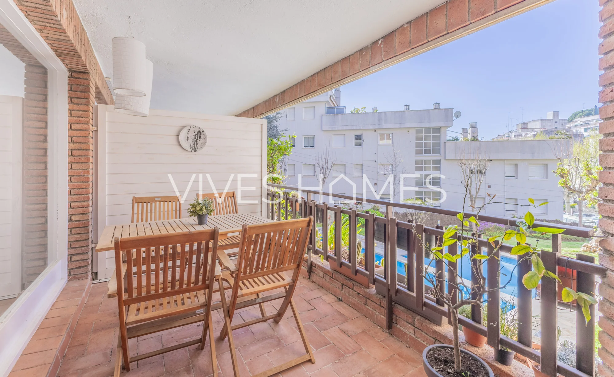 Piso comunitario con piscina y terraza