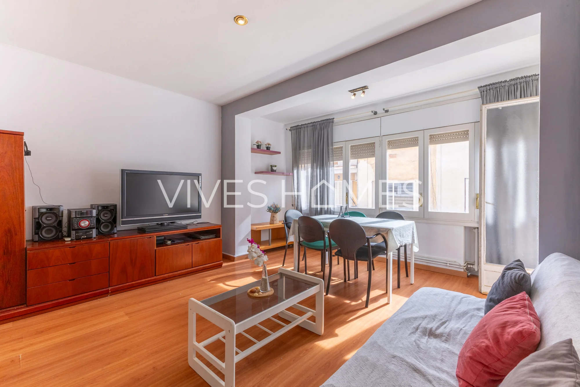 Piso céntrico de tres dormitorios con terraza