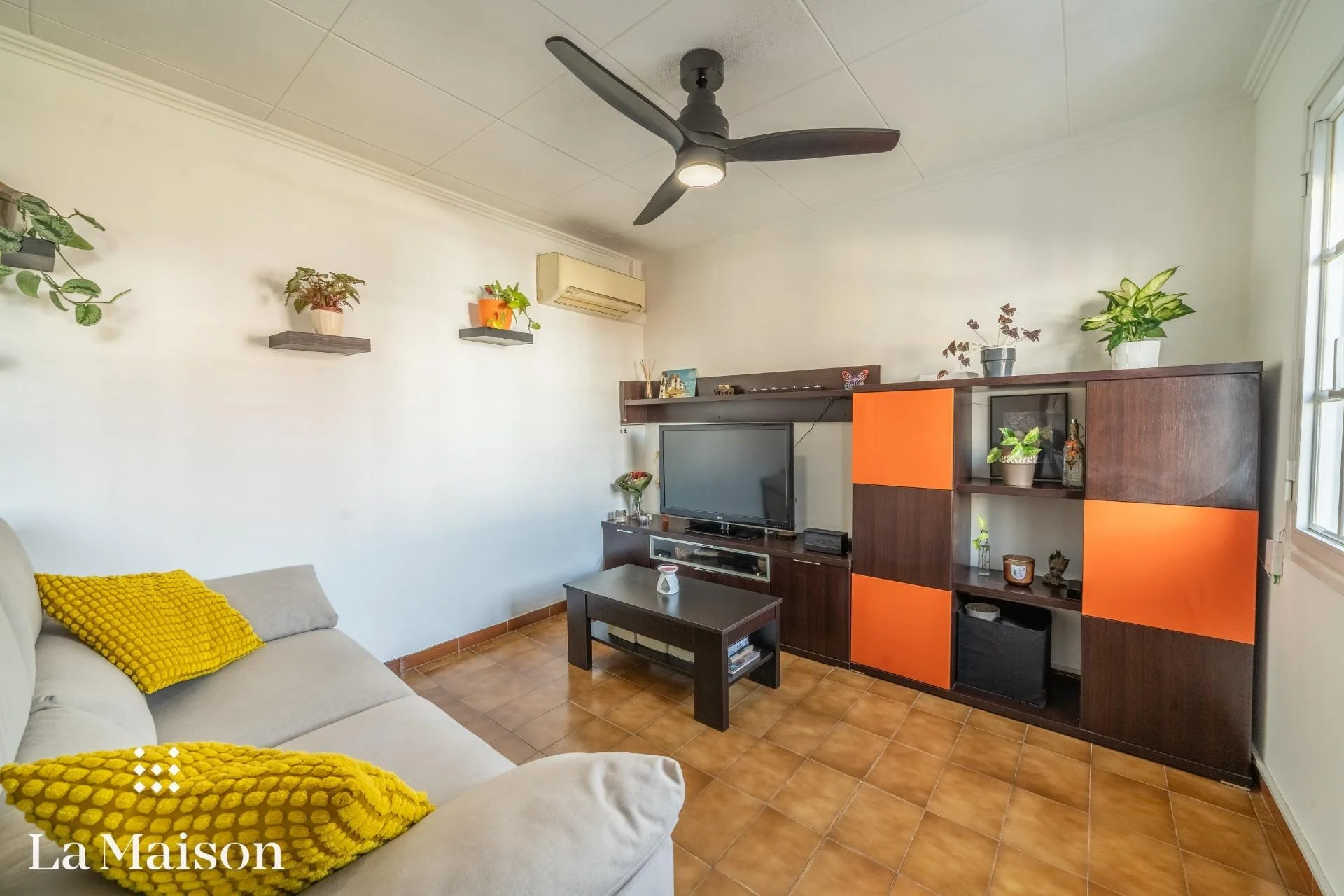 Piso en Eixample con terraza y parking