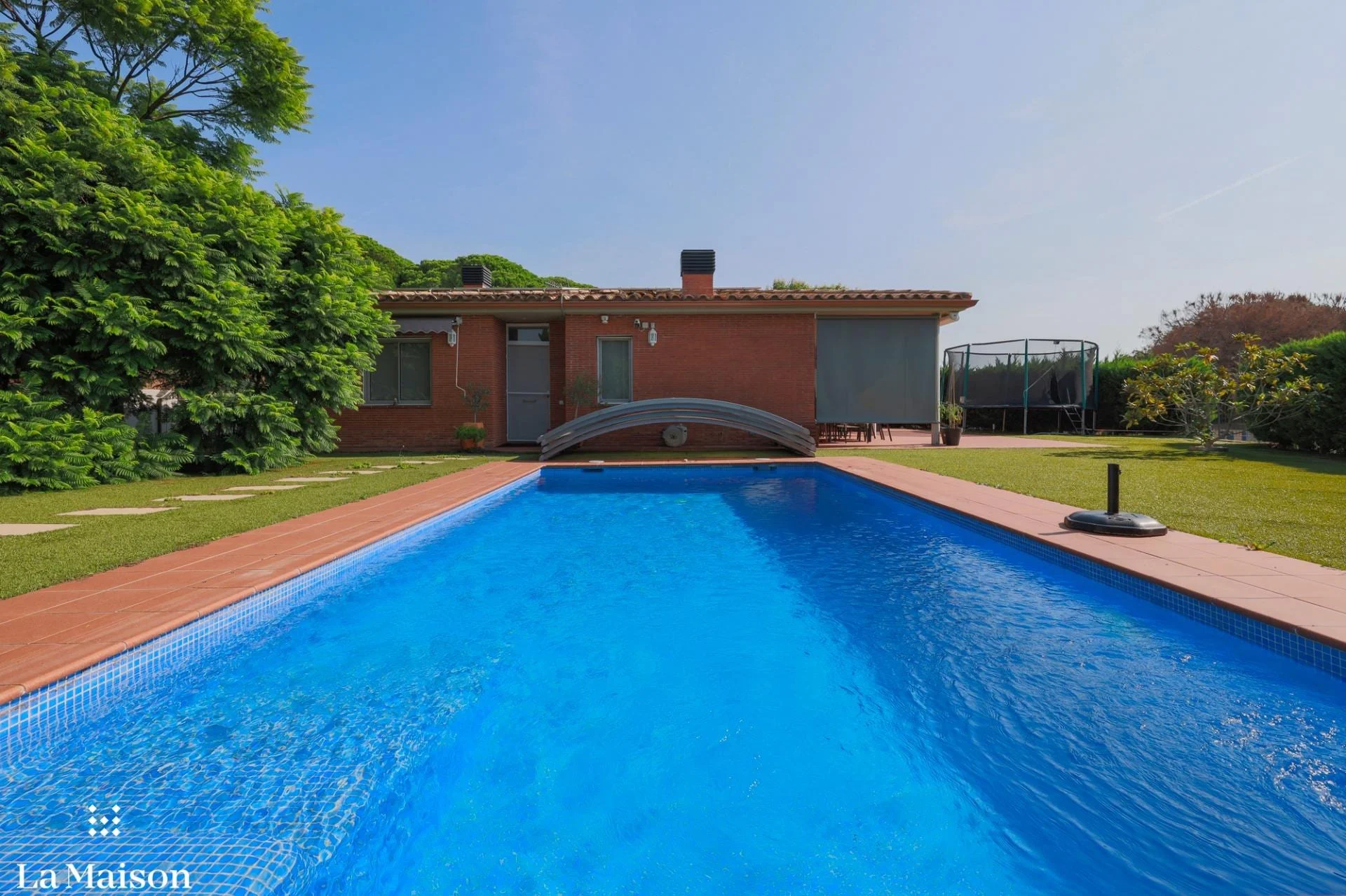 Villa en Golf con piscina y cuatro dormitorios