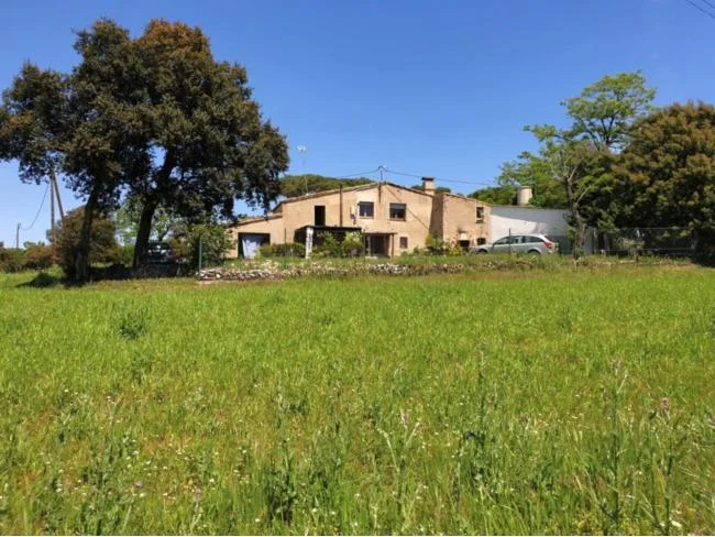 18th-century masia with rural redevelopment potential