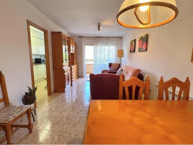 Piso de tres habitaciones con piscina comunitaria