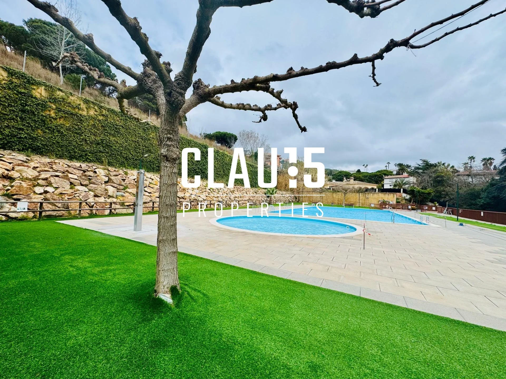 Renovated Lloret duplex with communal pool