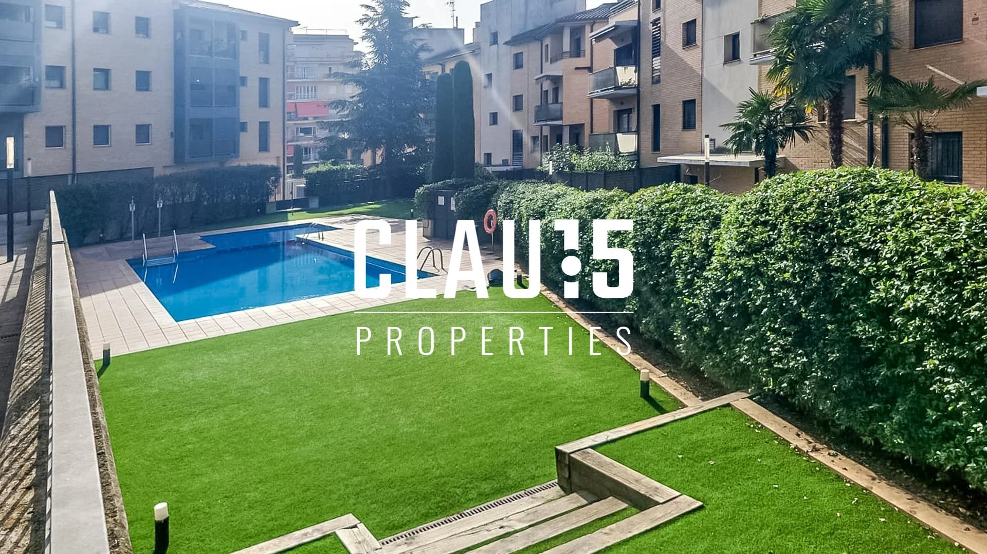 Dúplex reformado con terraza y piscina