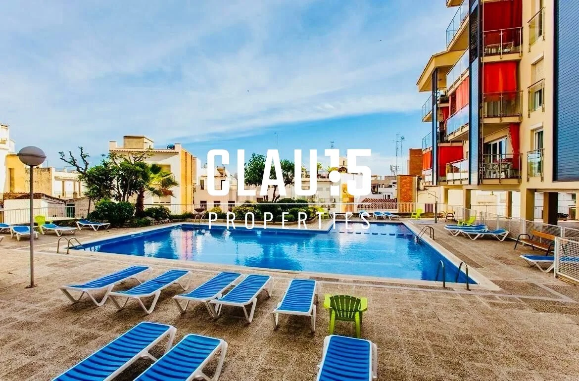 Sea-view flat with pool, parking