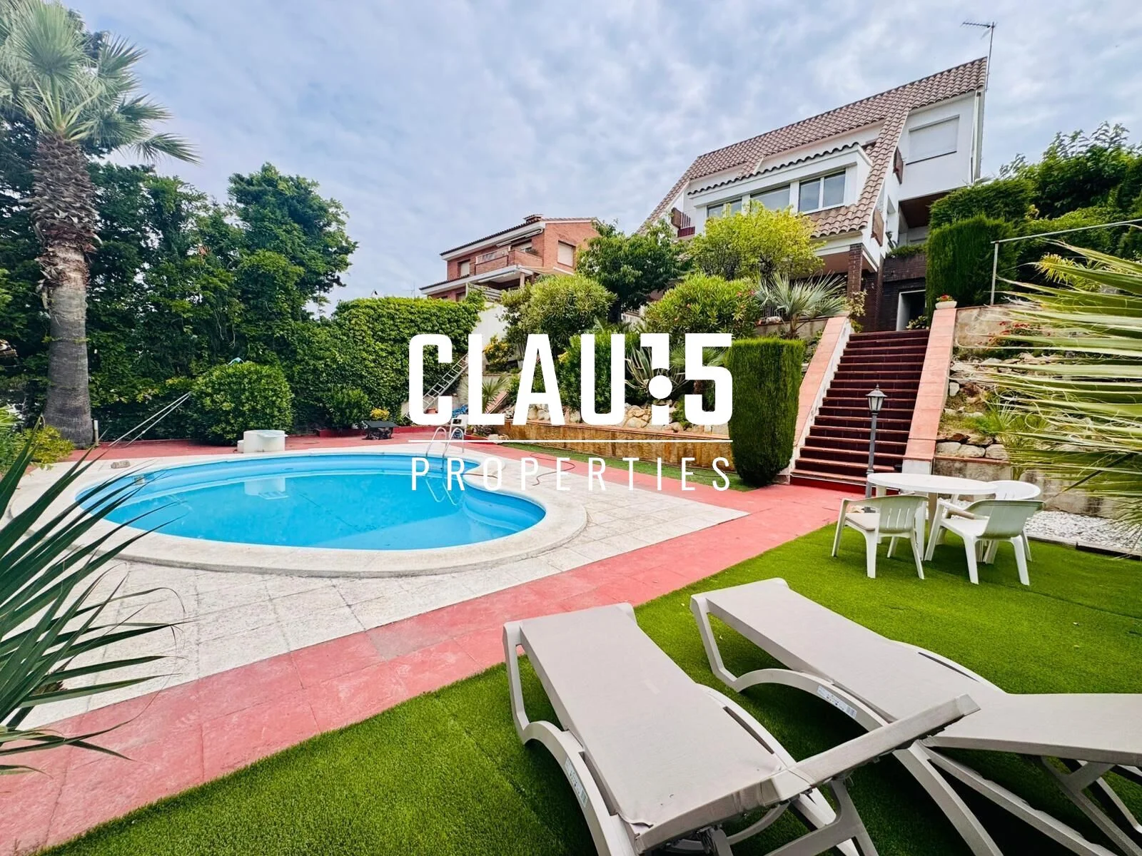Detached coastal house with four bedrooms