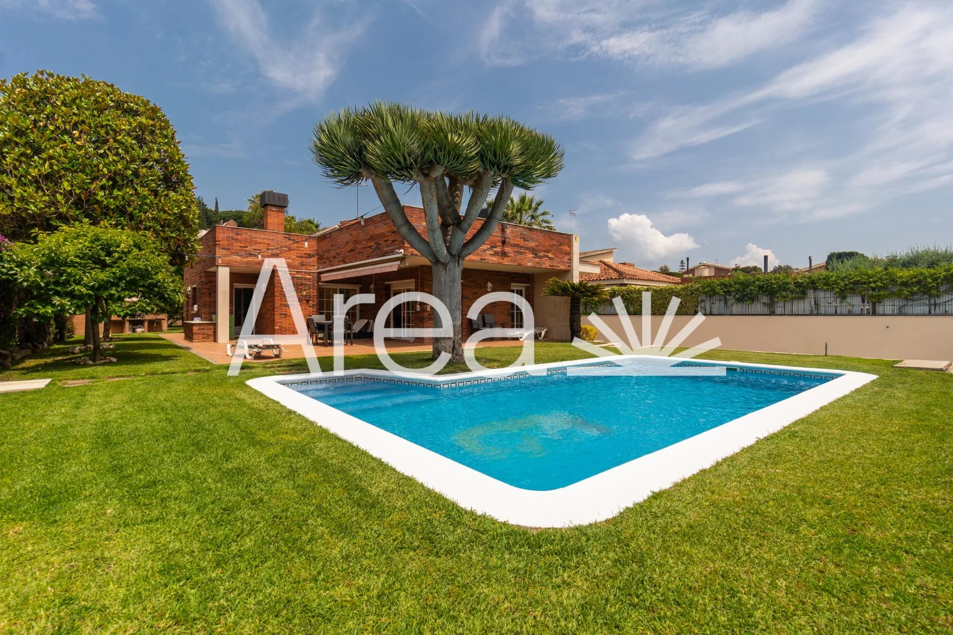 Chalet moderno costero con piscina