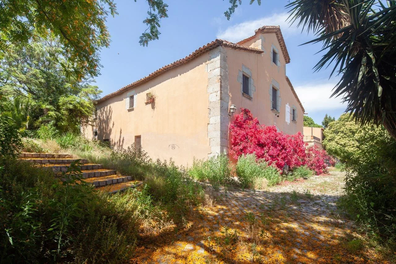 Masía histórica con parcela de 3.100 m²
