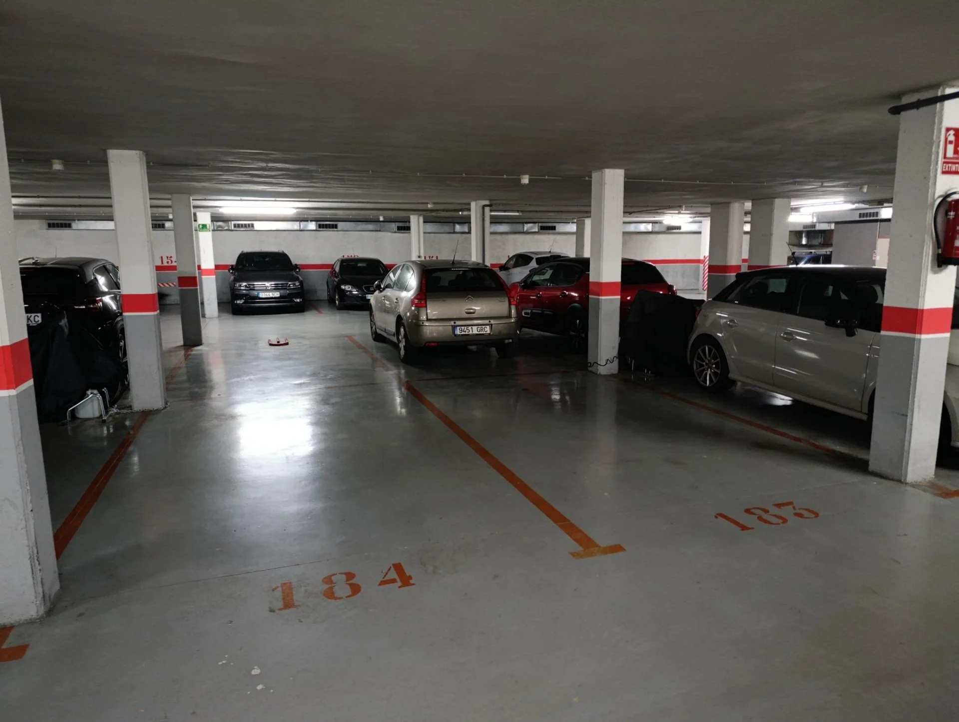 Amplia plaza de aparcamiento en Mataró, 17 m²