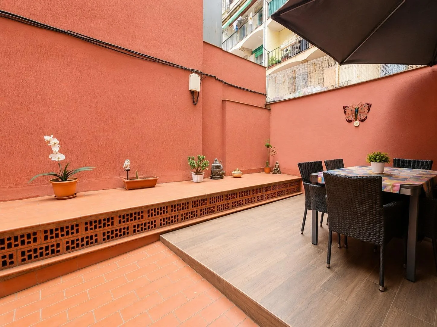 Piso reformado en El Raval, cuatro dormitorios