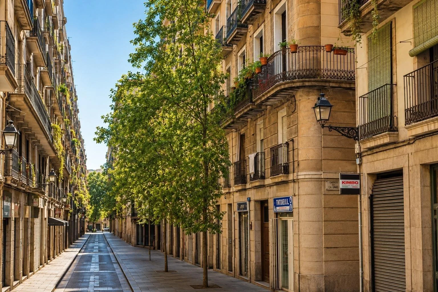 Refurbished El Raval flat, four bedrooms