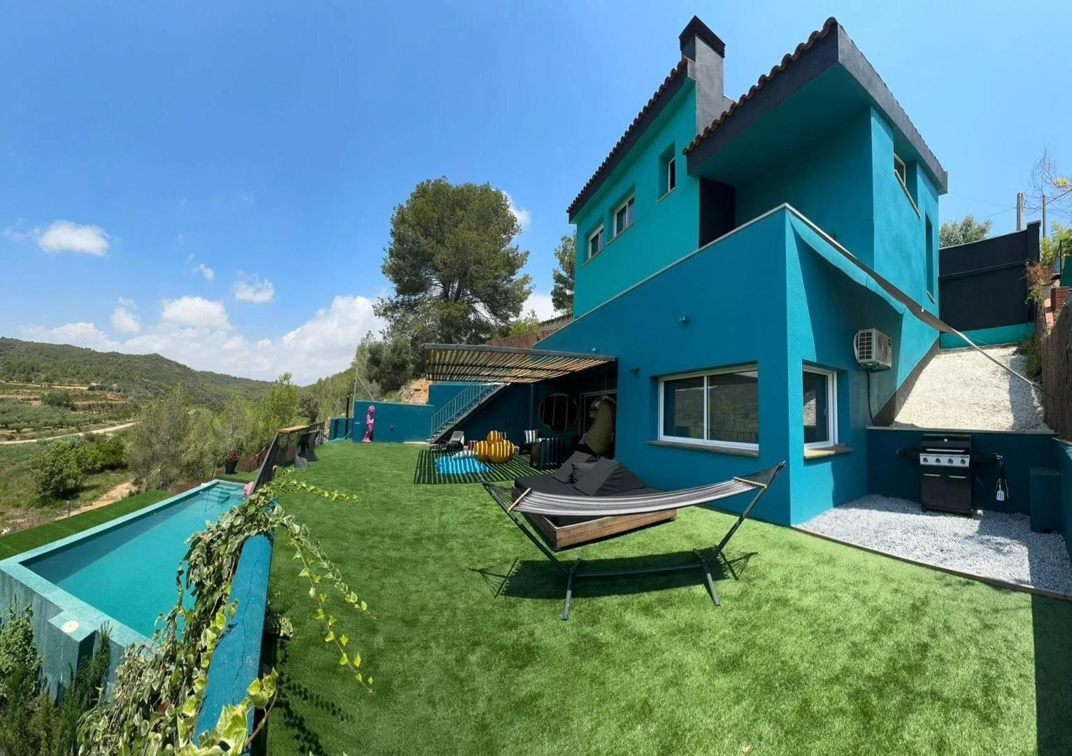Villa reformada con piscina privada