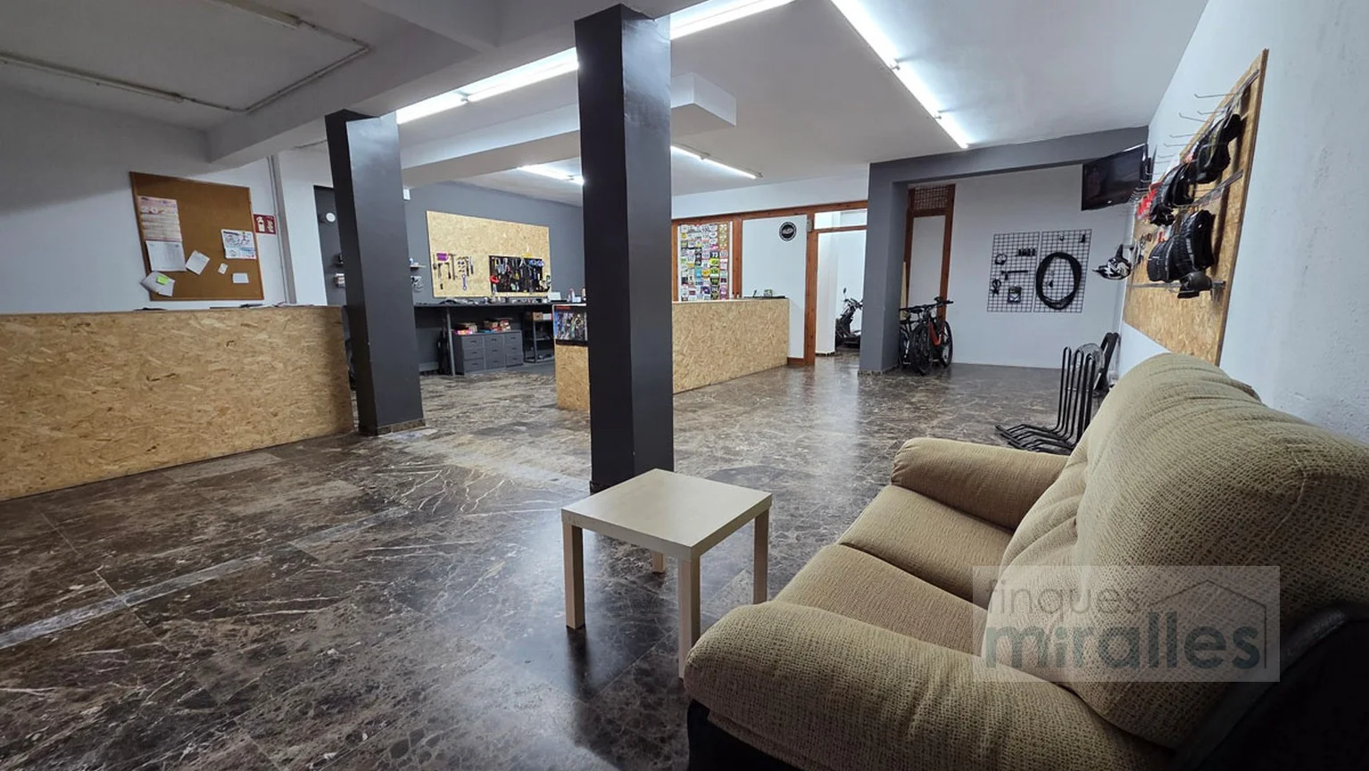 Local en Can Salvet de 135 m²