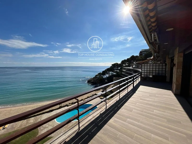 Large terrace penthouse in Calonge