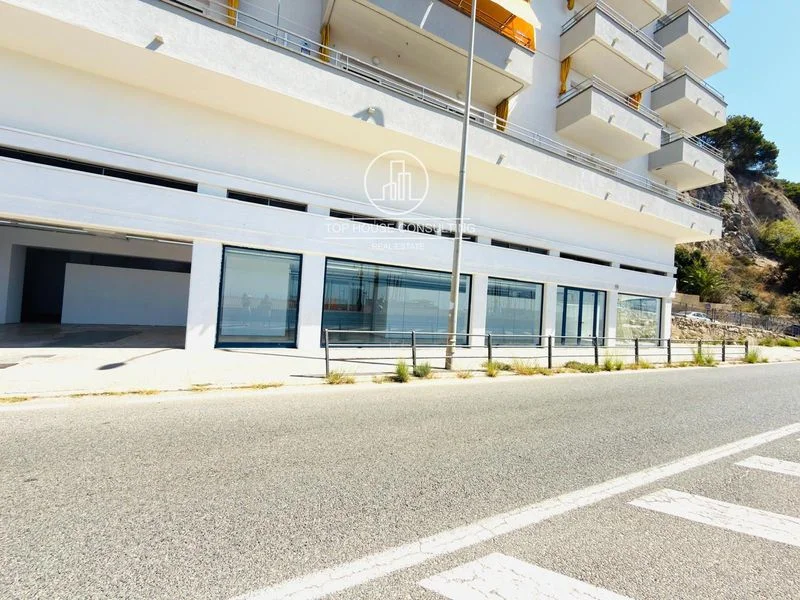 Large seaside commercial unit, 250 m²