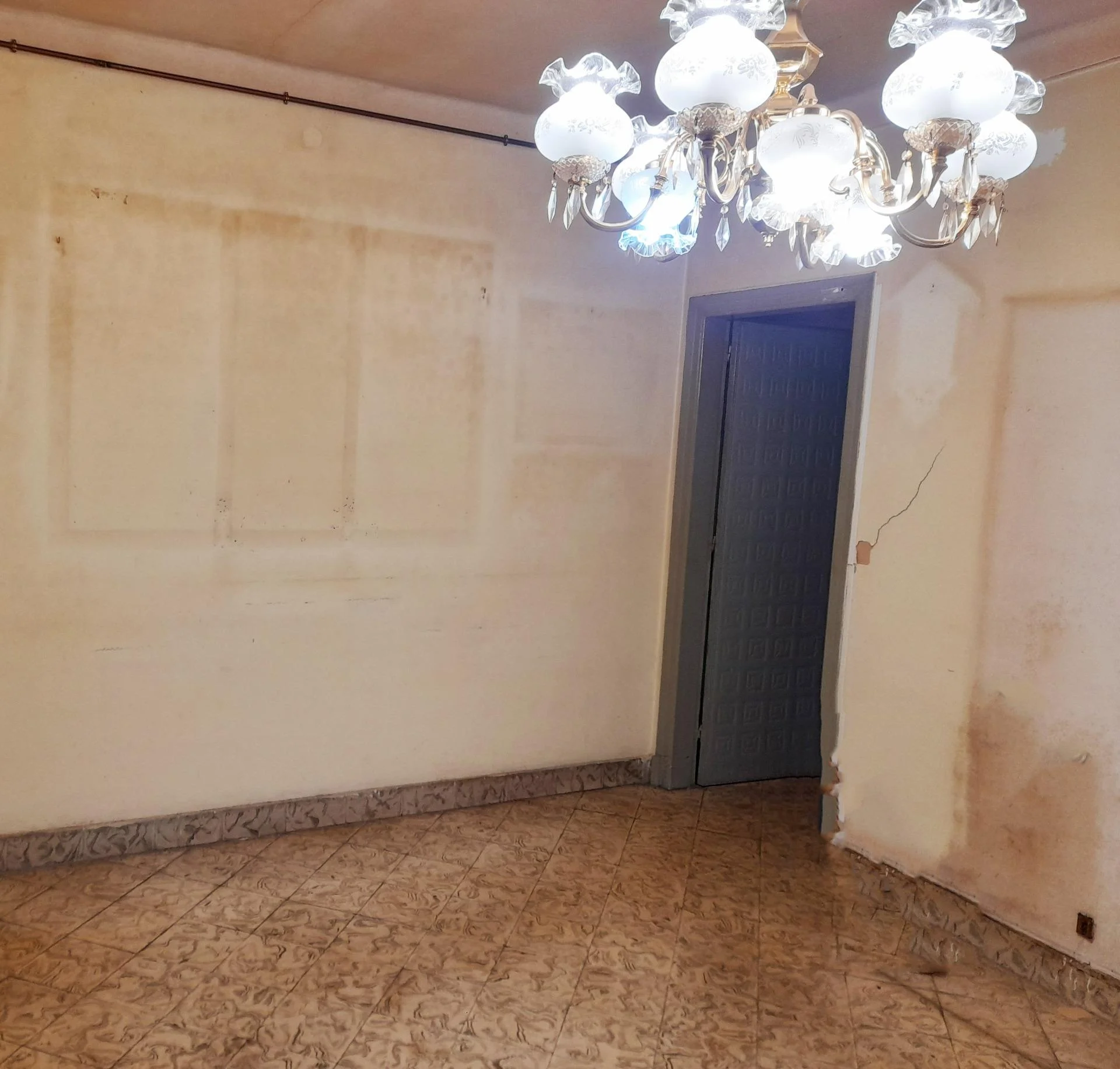 Four-bedroom renovation flat in Peramàs