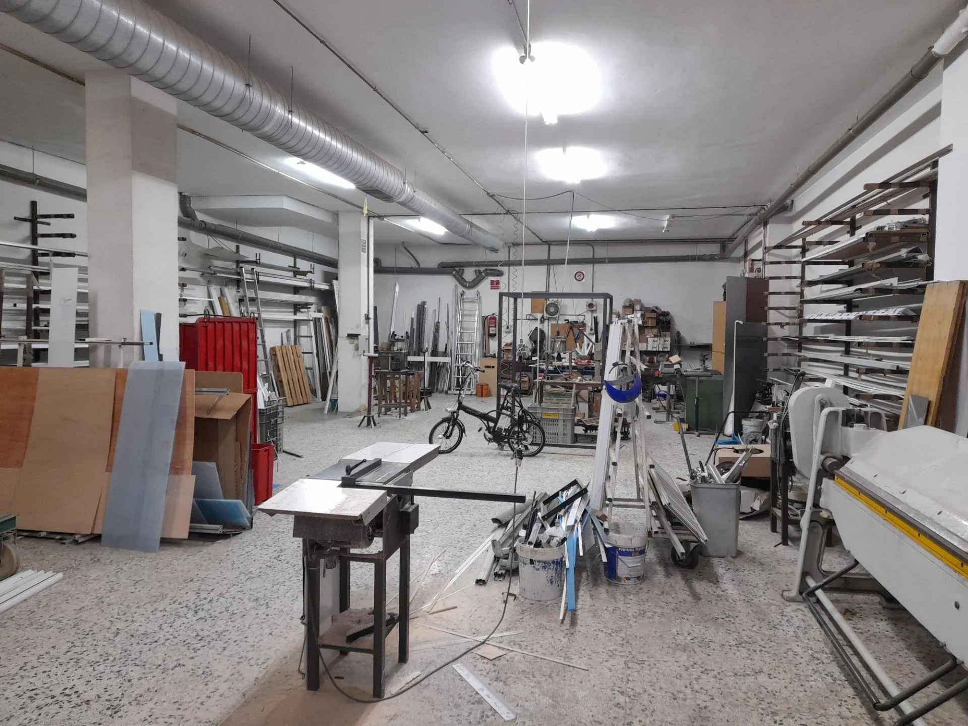 Operating retail premises with 346 m²