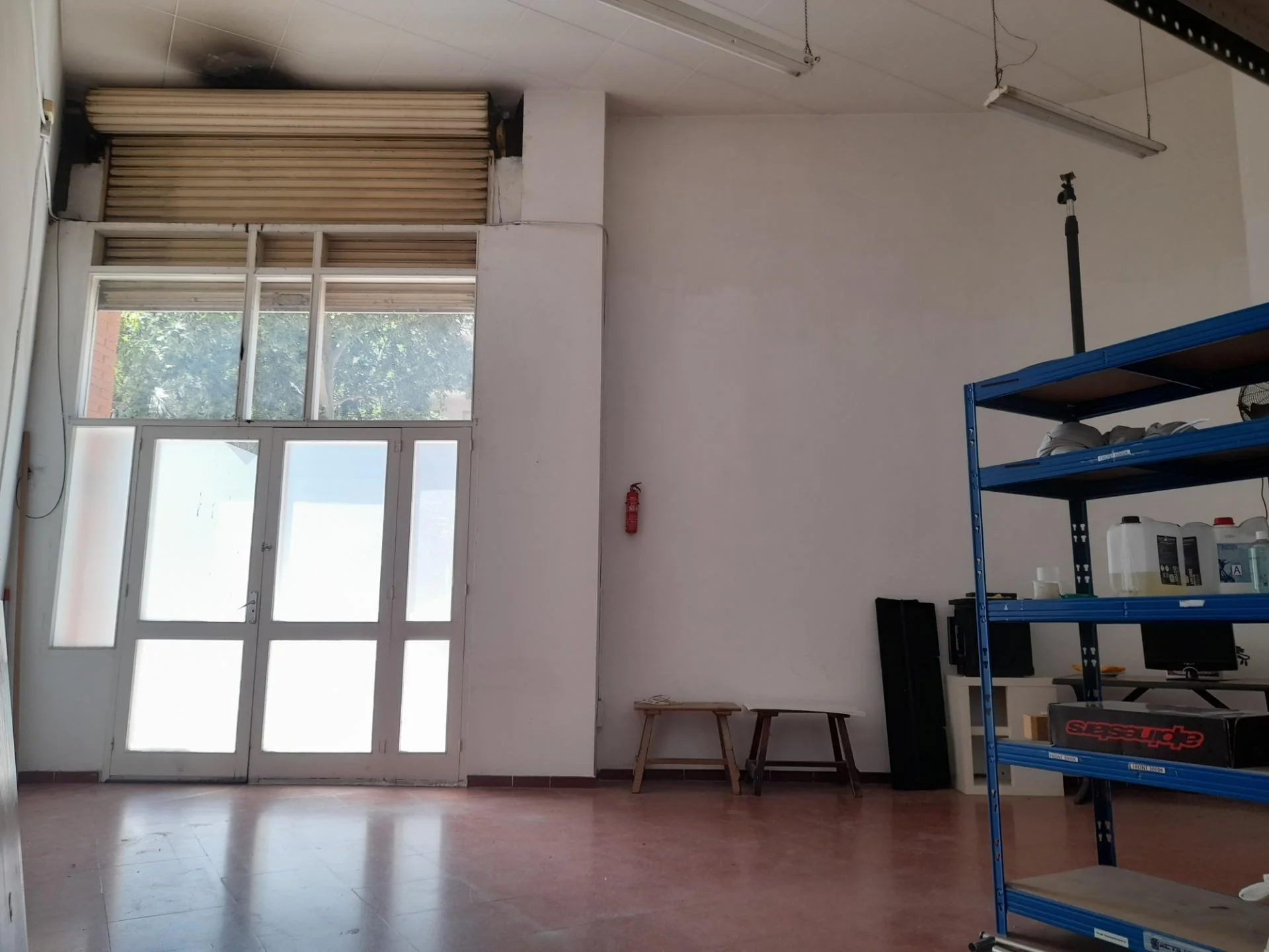 Local comercial de dos niveles en Escorxador