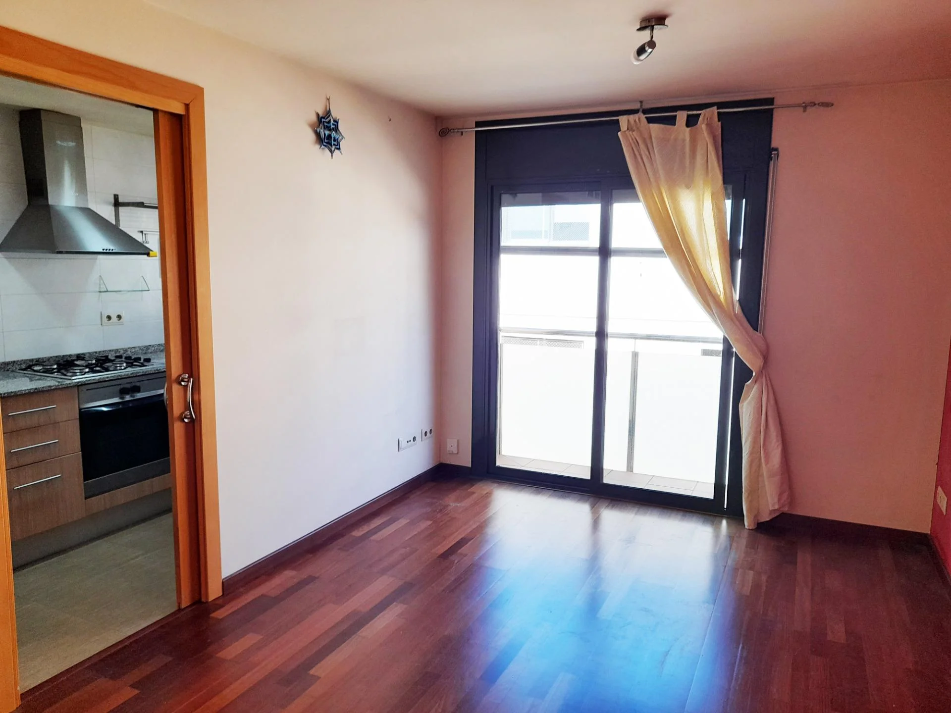 Piso en Eixample con terraza y dos habitaciones