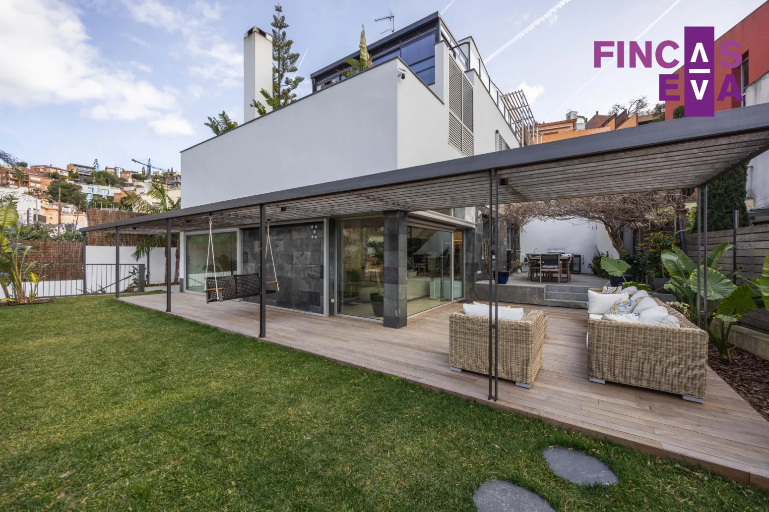 Villa renovada en Esplugues, cuatro dormitorios