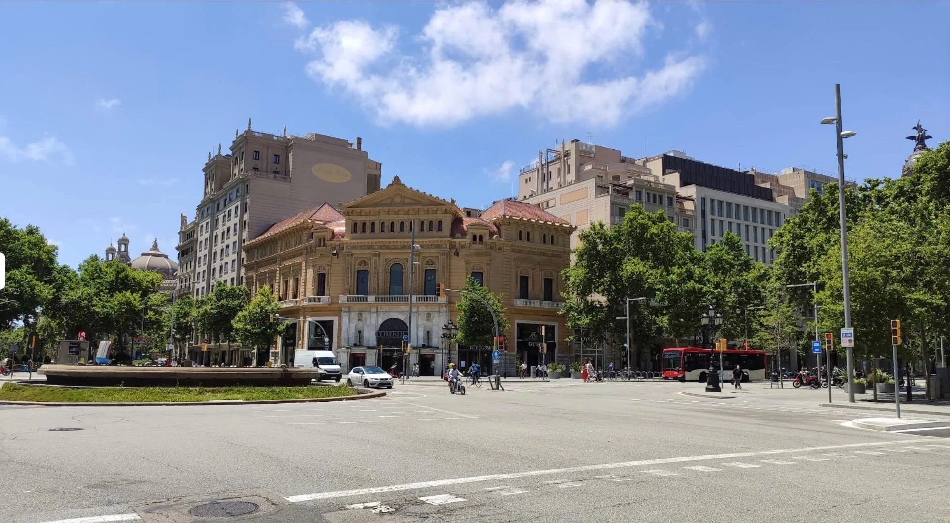 Local comercial céntrico en Barcelona, 453 m²